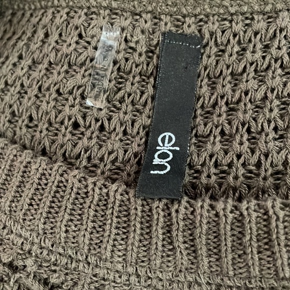 💜 Elan cold shoulder sweater 💜 - Picture 7 of 8